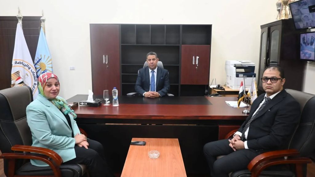 ترحيب العاملين بمديرية الشباب والرياضة بالقاهرة ب محمود فوزي